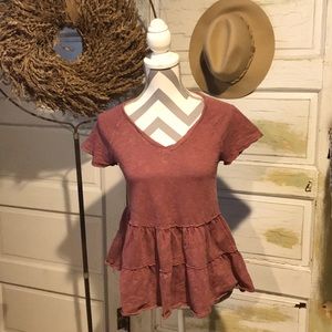 Beautiful mauve color- vneck tee with ruffled edge
